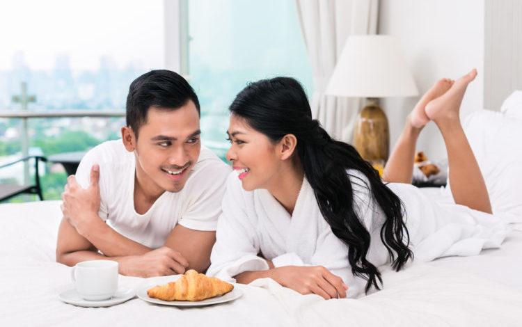 Quan hệ buổi sáng giúp bạn sảng khoái hơn cả một tách cà phê