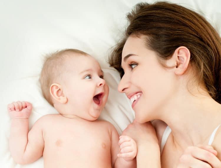 Mẹ bị cường giáp có nên cho con bú không?