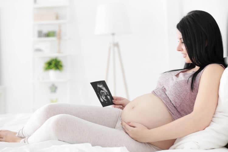 Mẹo đơn giản giúp mẹ bầu xoay ngôi thai theo cách tự nhiên