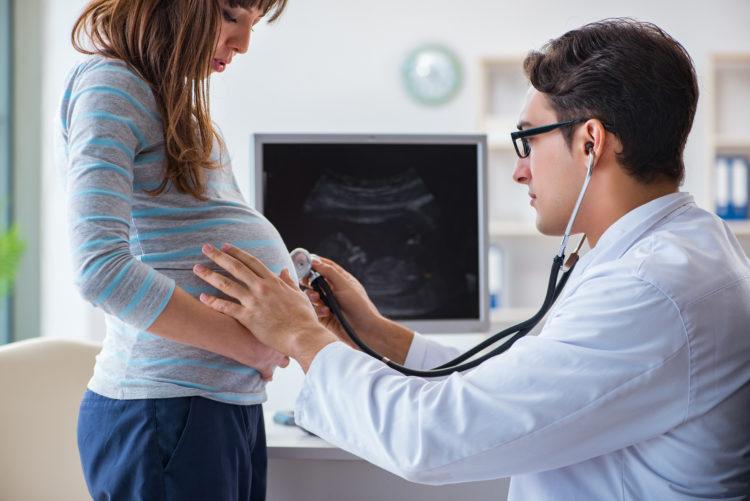 thai-nhi-khoc-trong-bung-me-co-that-khong