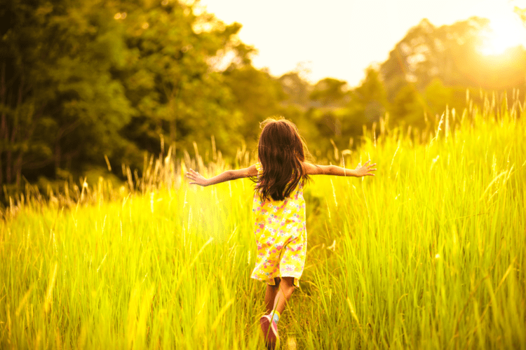 nuoi-day-con-rieng-cua-chong-hoac-vo