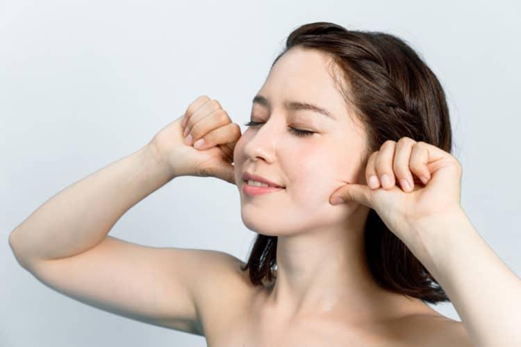 7 bài tập giúp bạn xóa nếp nhăn trong 12 phút