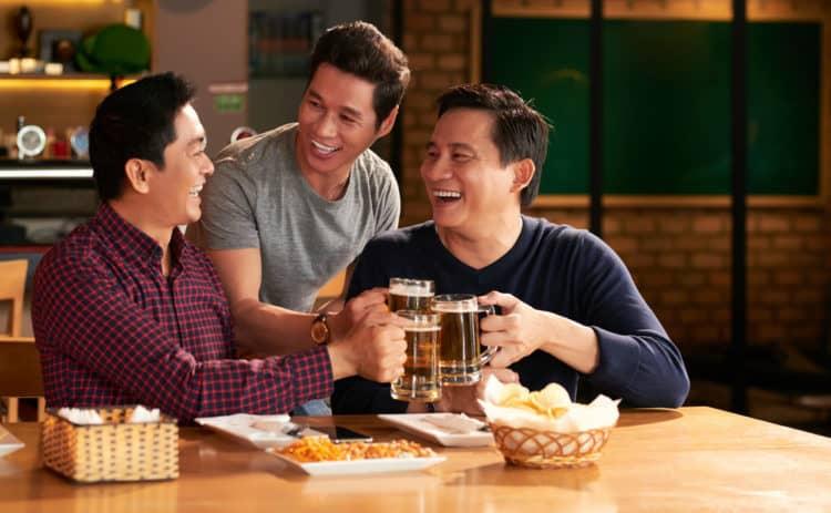 7 cách uống rượu bia không say: Biết được sẽ thành "cao thủ"