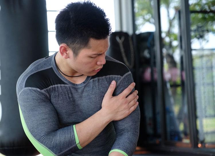 Đau nhức cơ bắp khi tập thể hình: Làm sao để điều trị?