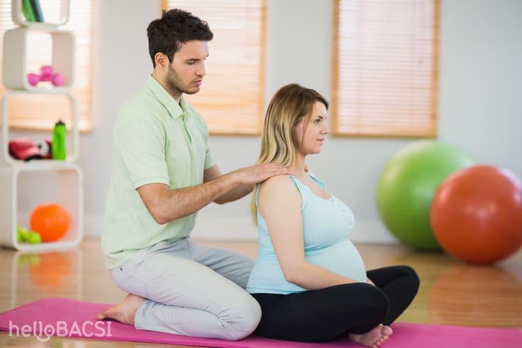 Mẹo nhỏ để đối phó với những cơn đau vai khi mang thai