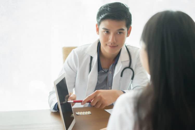 Cách chăm sóc người thân bị ung thư phổi giai đoạn cuối