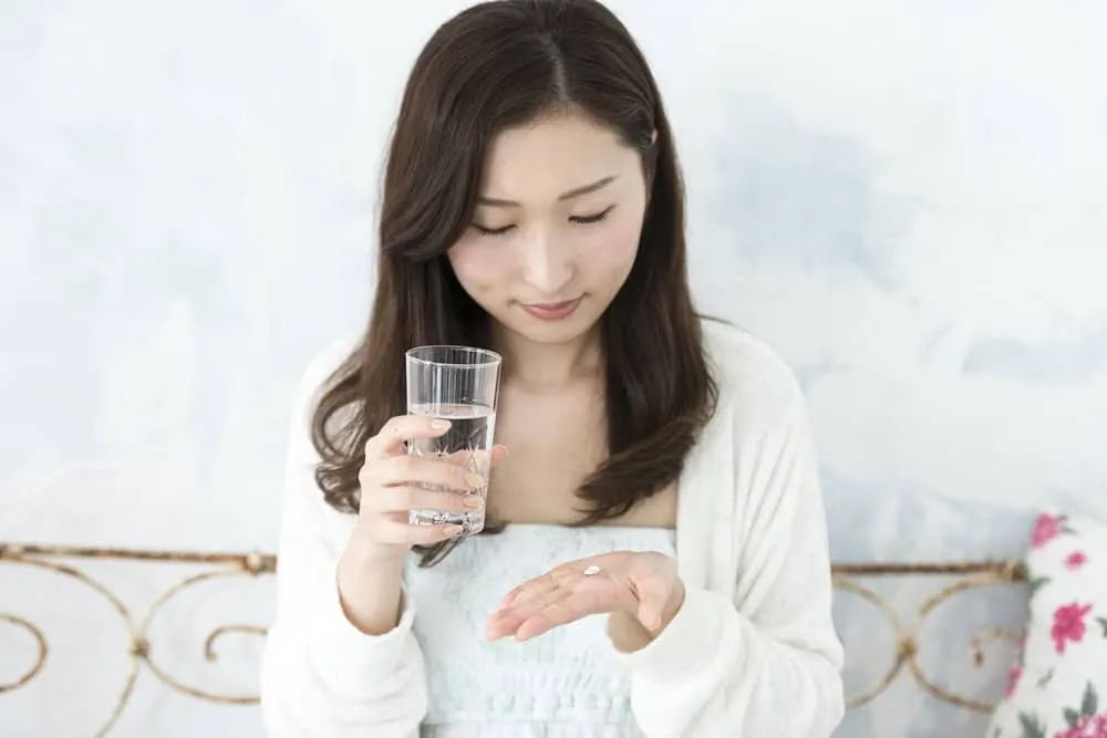 Có nên dùng thuốc giảm đau hạ sốt khi tiêm vaccine ngừa COVID-19?