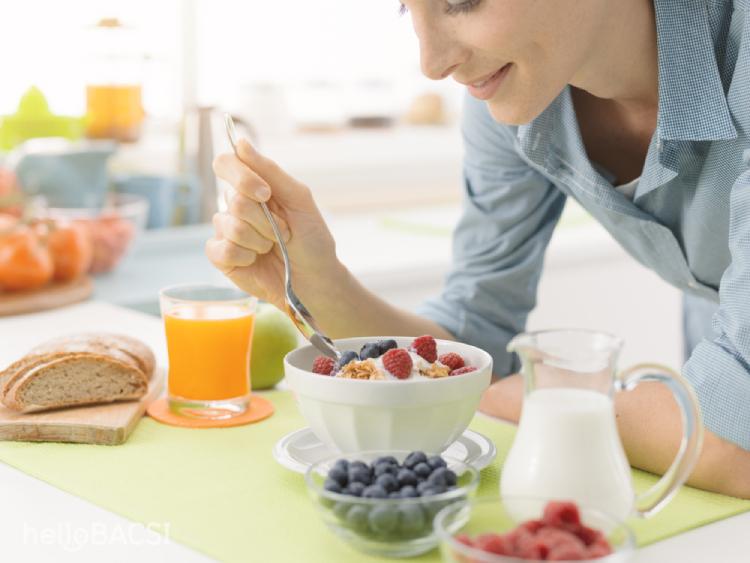 Mụn ở tuổi trưởng thành: Nguyên nhân và cách khắc phục