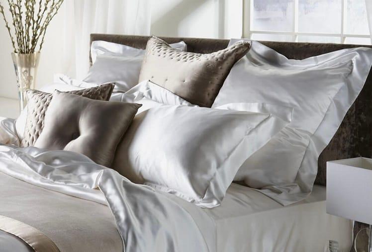 Vỏ gối lụa: Bí quyết giúp bạn ngủ ngon và làm đẹp