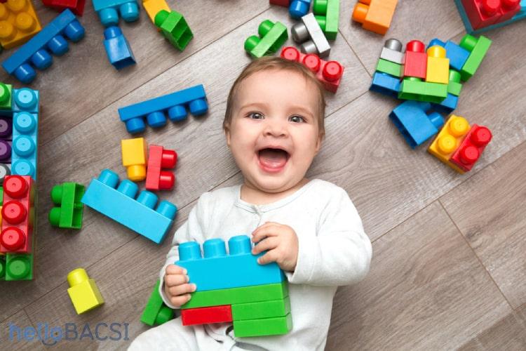 Trẻ dưới 1 tuổi không được xem tivi, tiếp xúc với thiết bị thông minh