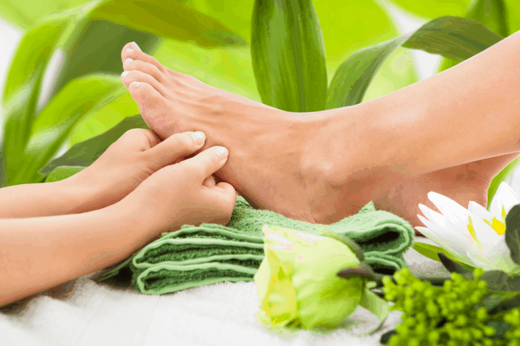 Học cách massage chân để thư giãn tại nhà