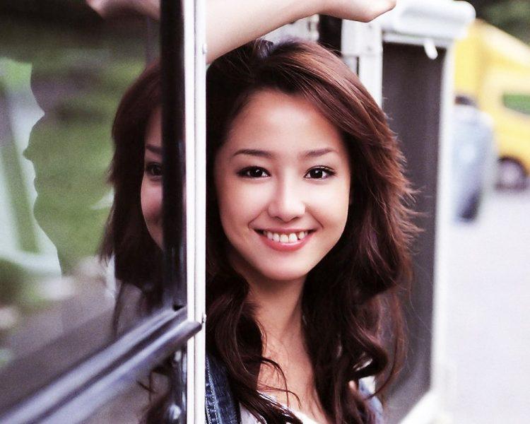 Trồng răng khểnh để tạo nét duyên ngầm đáng yêu