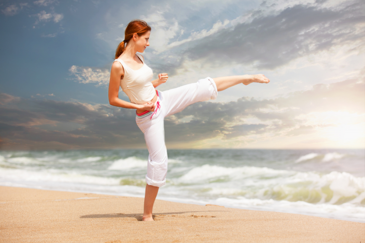 7 thế võ tự vệ đơn giản giúp bạn thoát khỏi yêu râu xanh