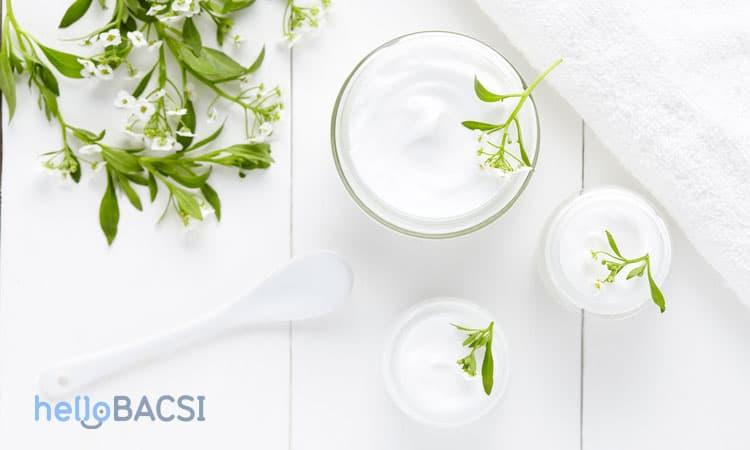 10 cách chọn thành phần kem dưỡng ẩm cho da mụn