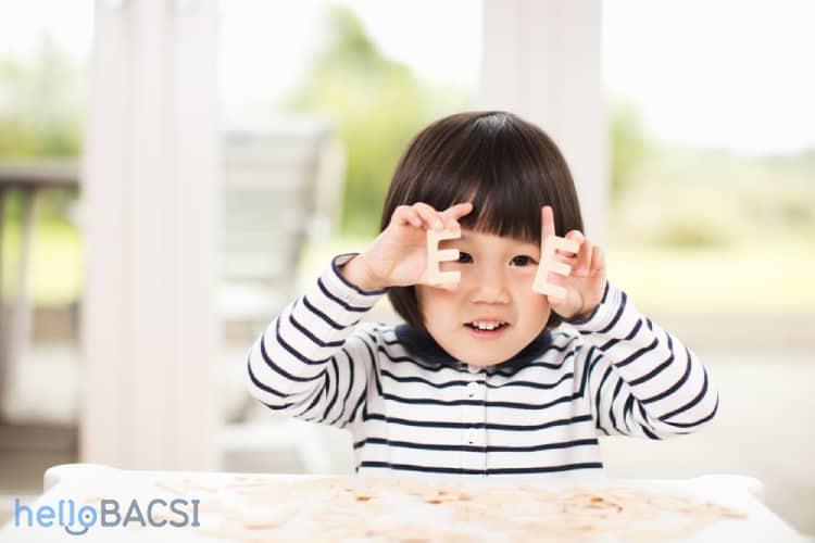 Chăm sóc trẻ bị đau mắt đỏ tại nhà chỉ với tuyệt chiêu đơn giản này!