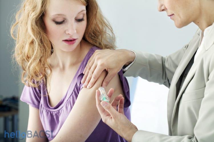 Người lớn cần tiêm vaccine Tdap để phòng bệnh ho gà