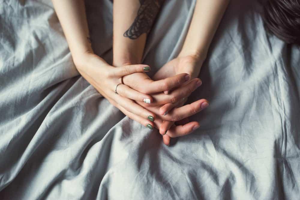 Giải đáp có thể gây bất ngờ: Quan hệ bằng tay có thai không?