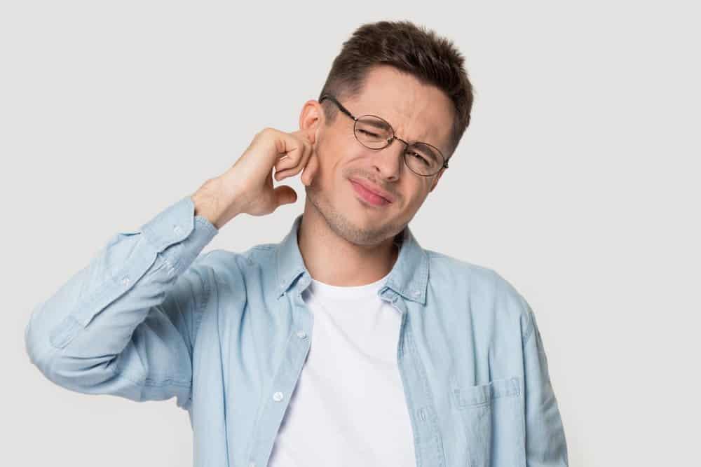Ù tai trái: 14 yếu tố khiến bệnh trở nặng, tái đi tái lại, bạn cần tránh xa