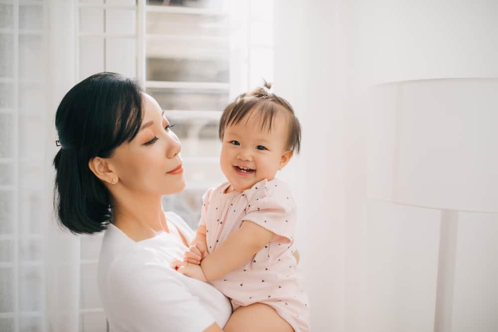 Làm gì khi trẻ bị sốt? 11 mẹo hạ sốt nhanh cho trẻ tại nhà