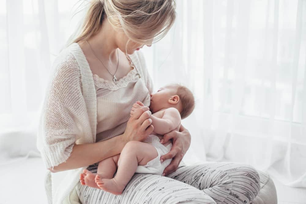 Vàng da do sữa mẹ: Dấu hiệu nhận biết, nguyên nhân, cách điều trị