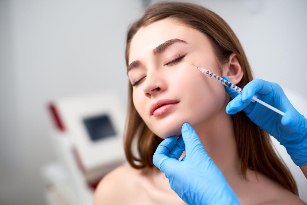 Tất tần tật thông tin về phương pháp tiêm tan mỡ má
