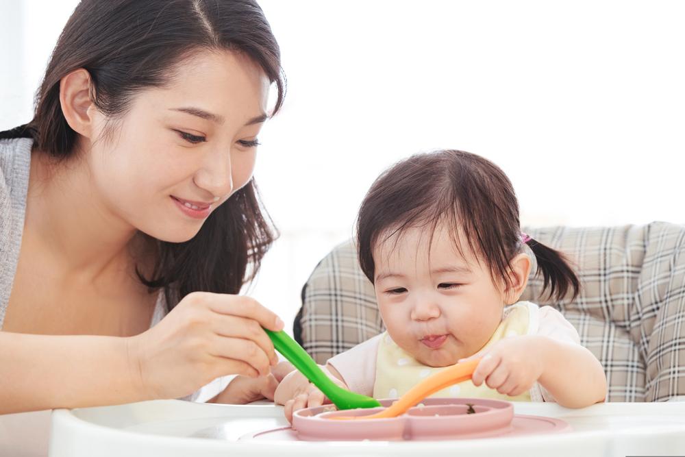 Bé 20 tháng tuổi: Biết làm những gì, phát triển ra sao