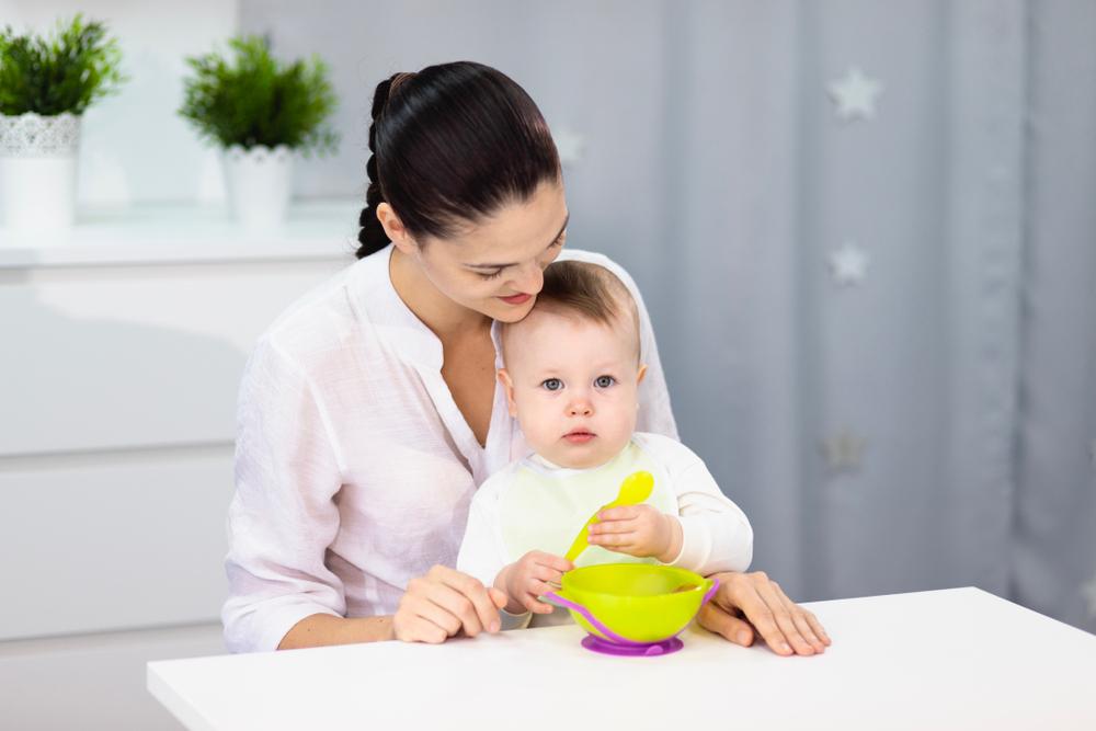 Mách mẹ cách nấu bột ăn dặm ngọt cho bé siêu nhanh, đủ chất