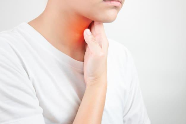 Chảy máu cổ họng cảnh báo bệnh gì? 5 nguyên nhân họng chảy máu