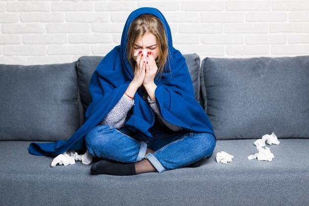 Chảy nước mũi màu vàng: Dấu hiệu hệ hô hấp bị tấn công, cần điều trị ra sao?