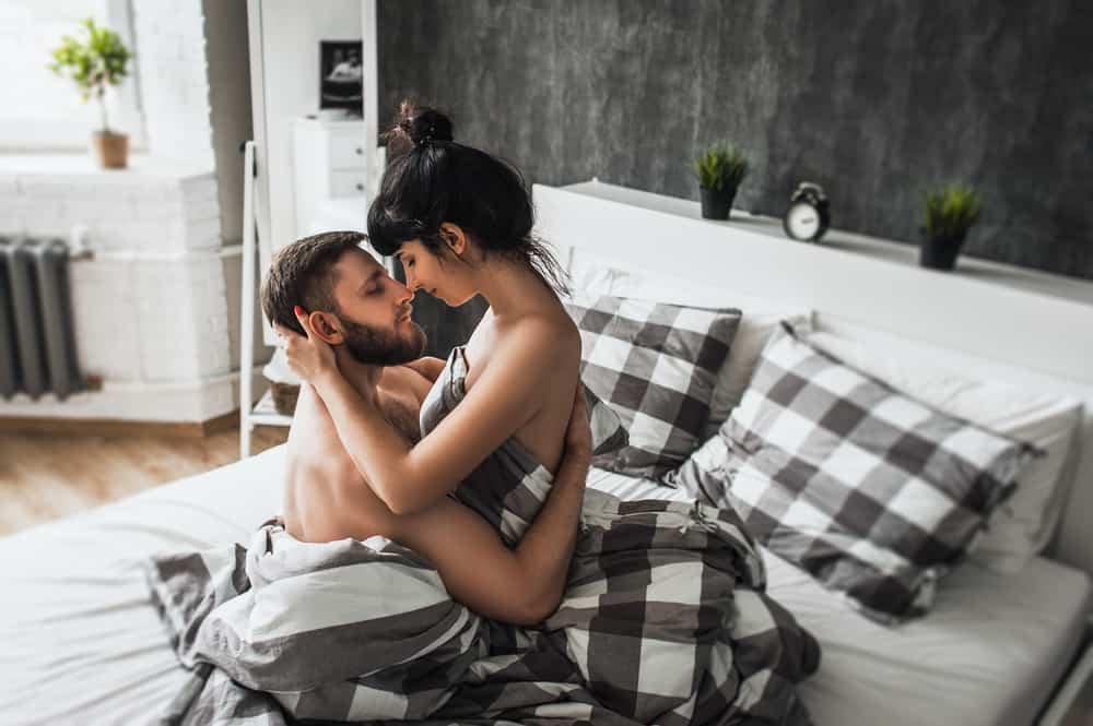 Cách quan hệ ngày đèn đỏ, ngày kinh nguyệt an toàn
