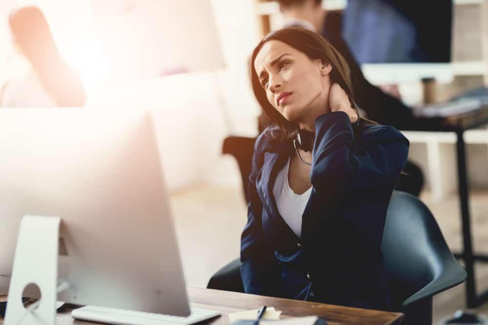 Bệnh văn phòng: Đau cơ xương khớp làm giảm hiệu quả công việc