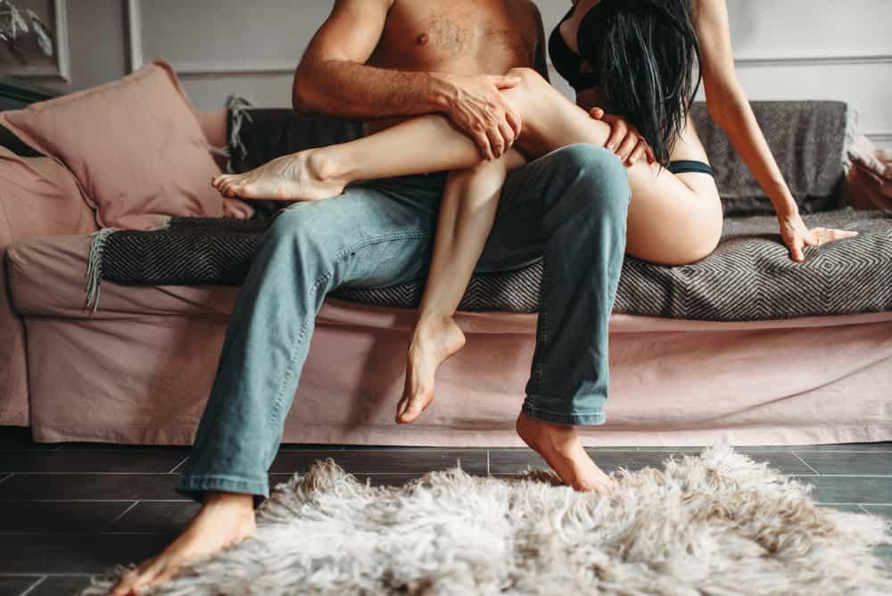 4 tư thế quan hệ trên ghế tình yêu cho cả hai thăng hoa