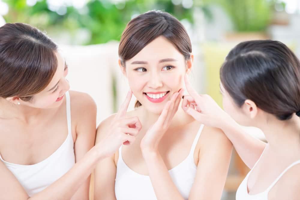 Da thiếu nước khác da khô như thế nào? Hiểu rõ để dưỡng da đúng cách