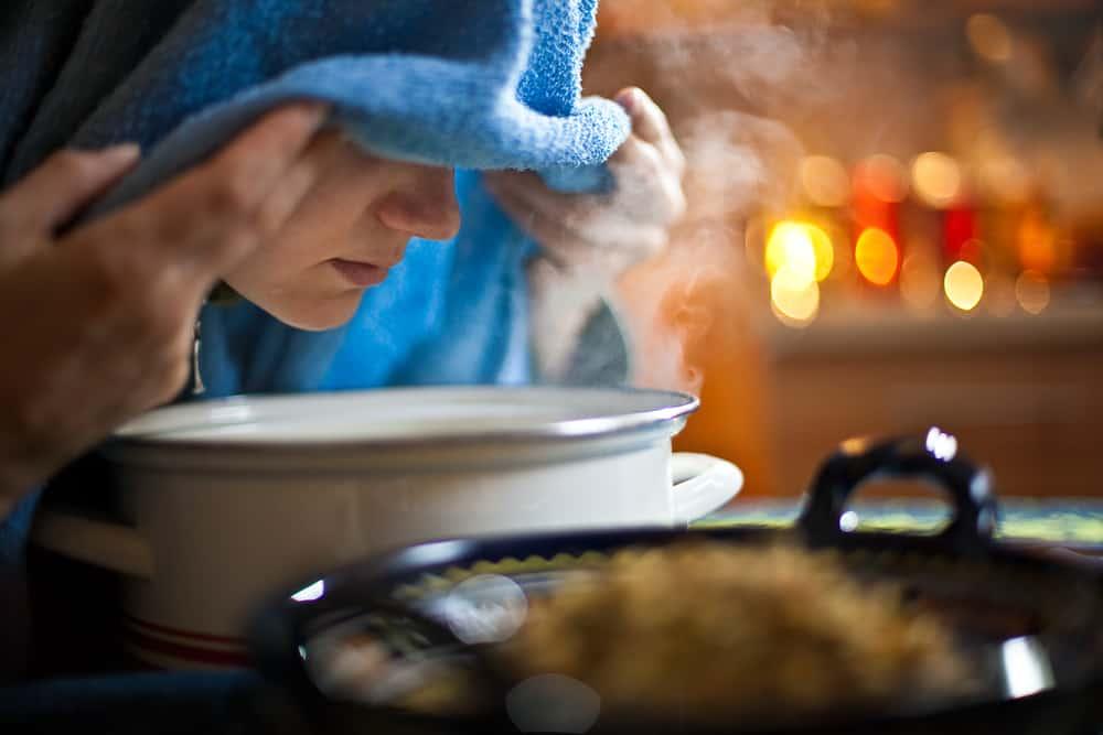Giải cảm nhanh bằng cách xông lá