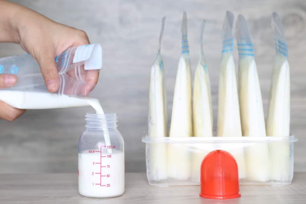 4 cách nhận biết sữa mẹ bị hỏng - Lưu ý gì khi bảo quản sữa mẹ?