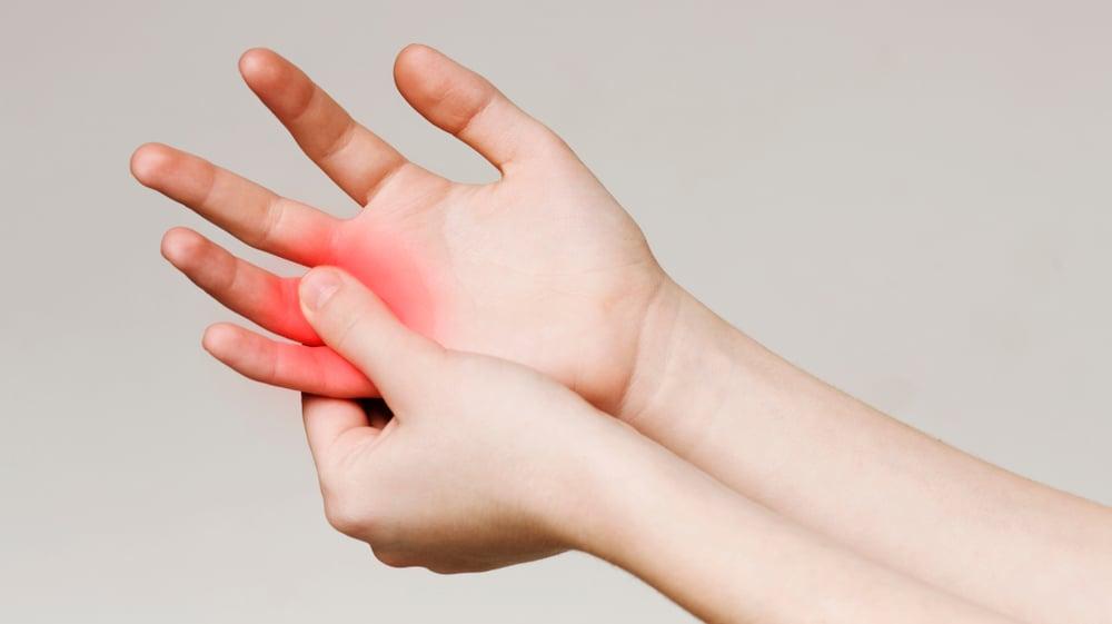 Đau các khớp ngón tay là bệnh gì? Khắc phục các khớp ngón tay bị đau