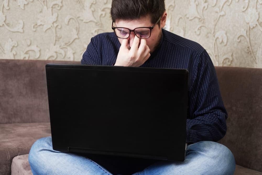 Đau đầu nhức mắt là bệnh gì? Triệu chứng, nguyên nhân và cách điều trị