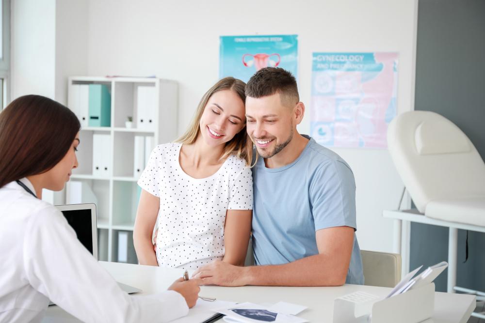 Bạn nên khám thai lần đầu khi nào? Cần trao đổi thông tin gì với bác sĩ?