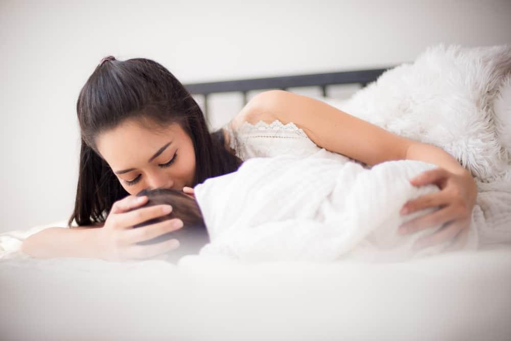 Chăm sóc mẹ và bé sau sinh mổ để nhanh hồi phục