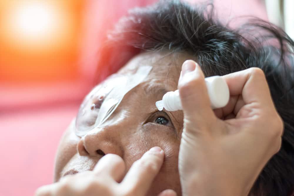 Thuốc nhỏ mắt trị đục thủy tinh thể có hiệu quả không?