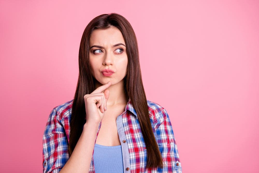 Vừa hết kinh quan hệ ra máu có sao không? Nguyên nhân do đâu?
