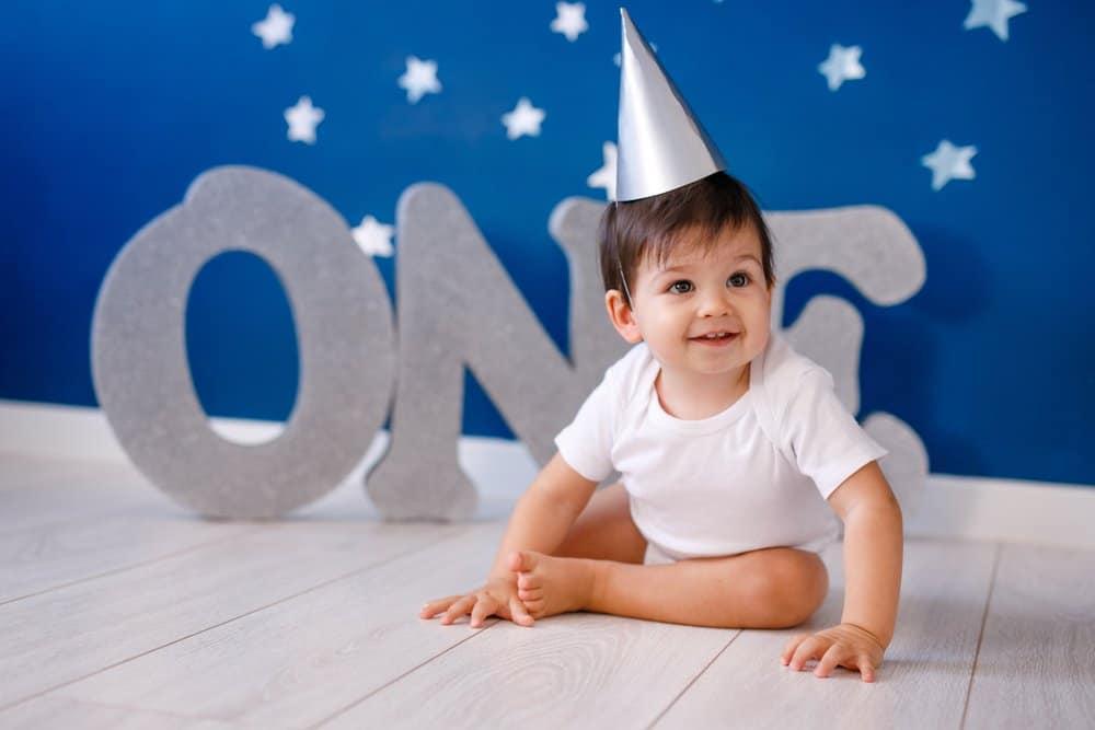 Trẻ 1 tuổi biết làm gì? Mách bạn bí quyết giúp bé phát triển vượt trội hơn