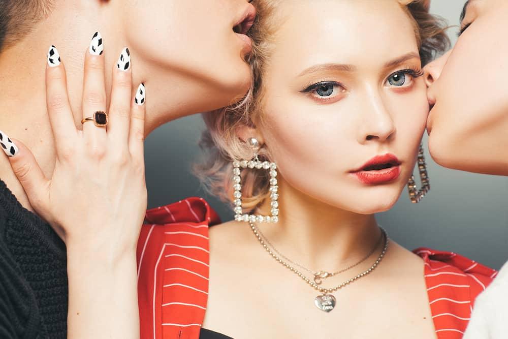 Người lưỡng tính nữ là gì? Nhận biết họ ra sao?