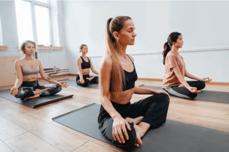 Top 5 phòng tập yoga TPHCM đẹp, sạch, thoáng không lo lây truyền bệnh