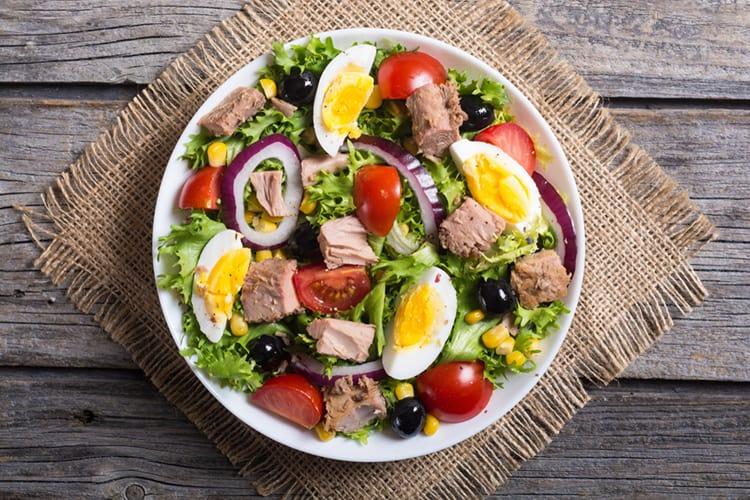 5 cách làm salad cá ngừ giàu dinh dưỡng cho mùa lễ hội cuối năm