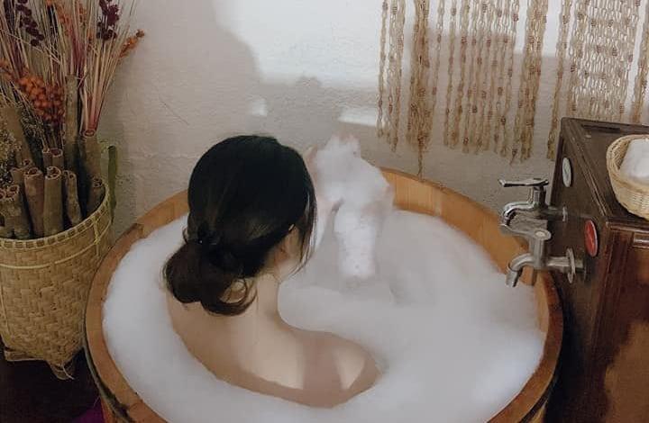 Ngâm tắm thảo dược: Bí quyết khỏe đẹp từ thiên nhiên