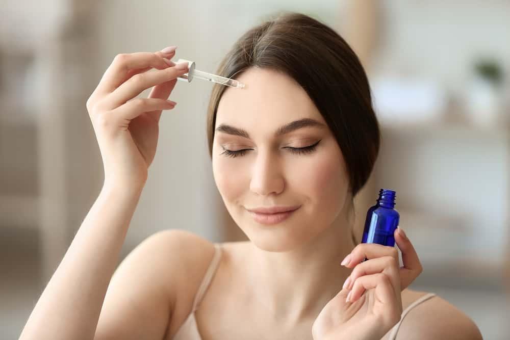 Serum chứa retinol cho da nhạy cảm: Cách sử dụng và 5 loại retinol serum nồng độ dưới 1%