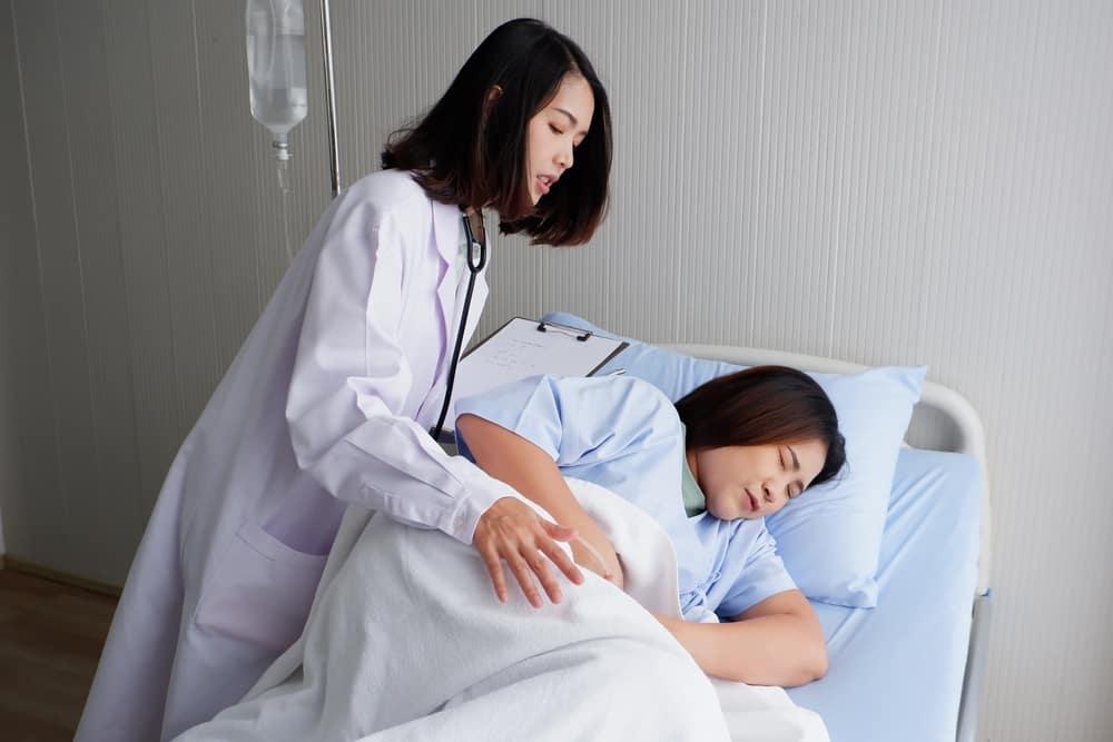 Táo bón sau sinh mổ: Điểm mặt 10 nguyên nhân thường gặp!