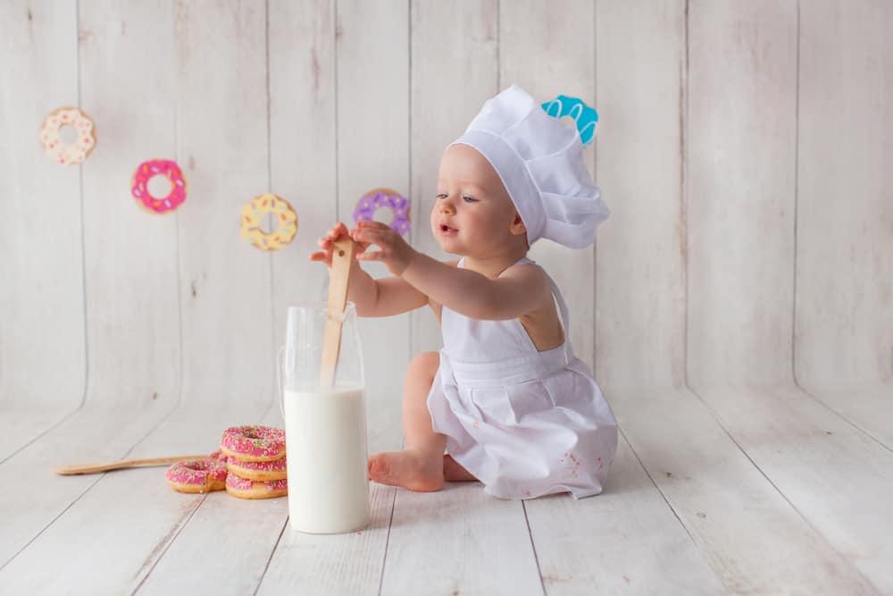 Cùng mẹ giải đáp thắc mắc trẻ 1 tuổi uống sữa tươi được không?