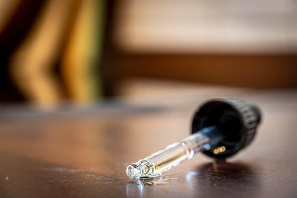 Hỏi đáp bác sĩ: Nên cho trẻ uống vitamin D3 trong bao lâu? Cho trẻ uống vitamin D3 thế nào là đúng?